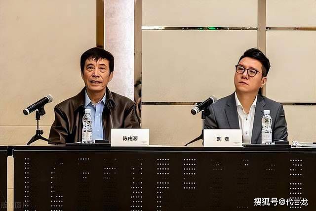 据知名记者罗马诺透露，范德贝克租借加盟法兰克福即将官宣。